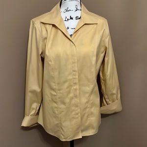 CHICO’S size 1.   100% cotton No Iron Necessary!  Like New worn 1-3 times